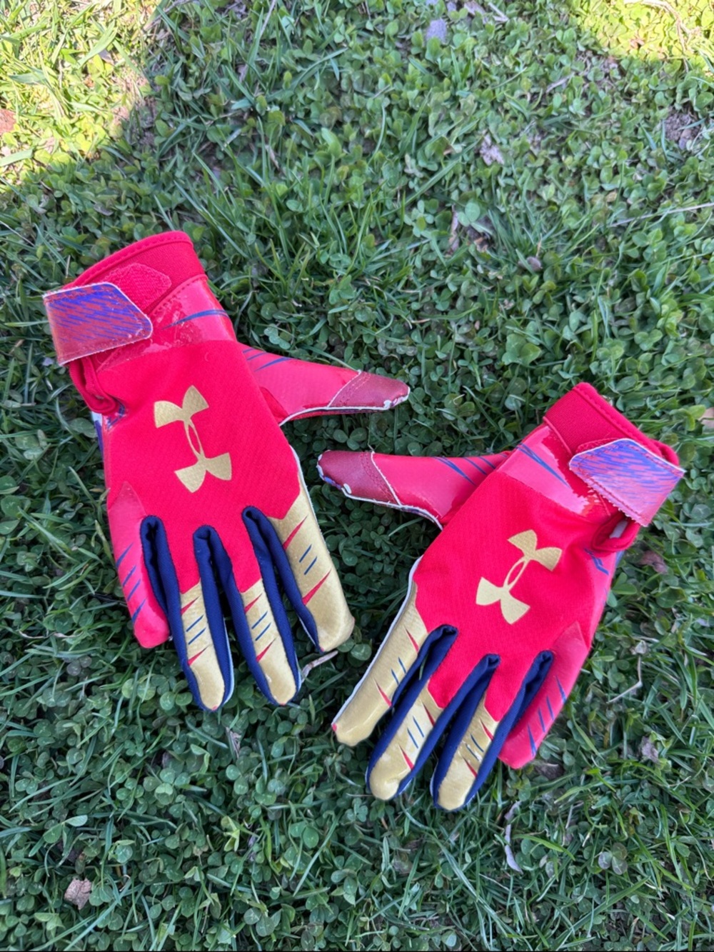 Under Armour Red and Gold Performance Sports Gloves youth small